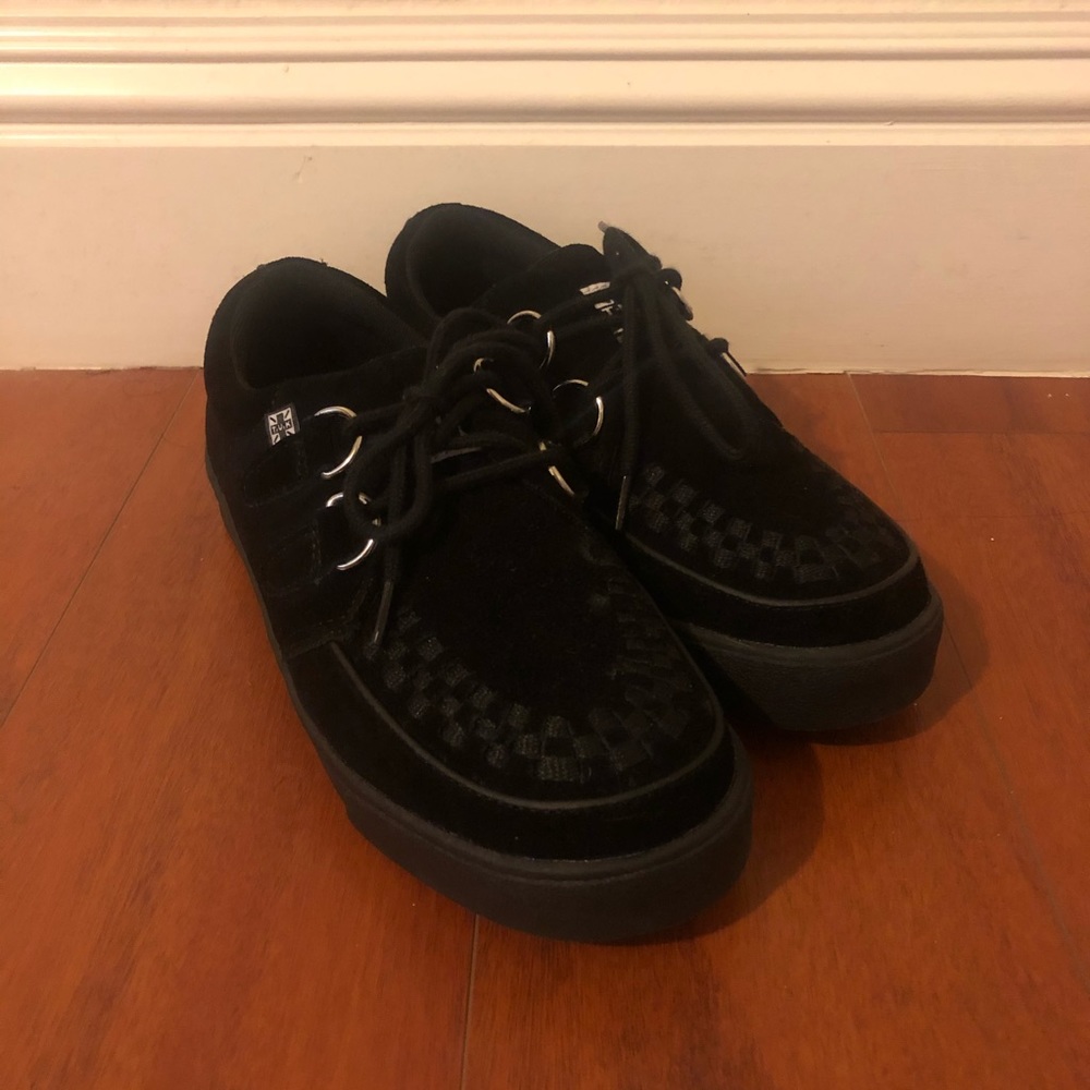 T.U.K black Suede D-Ring VLK Sneakers